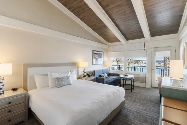 $235,000 | 269 Fontana Boulevard, Unit 570, Fontana, WI 53125