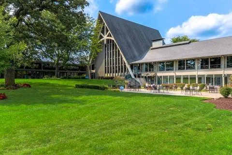 $219,000 | 269 Fontana Boulevard, Unit 570, Fontana, WI 53125