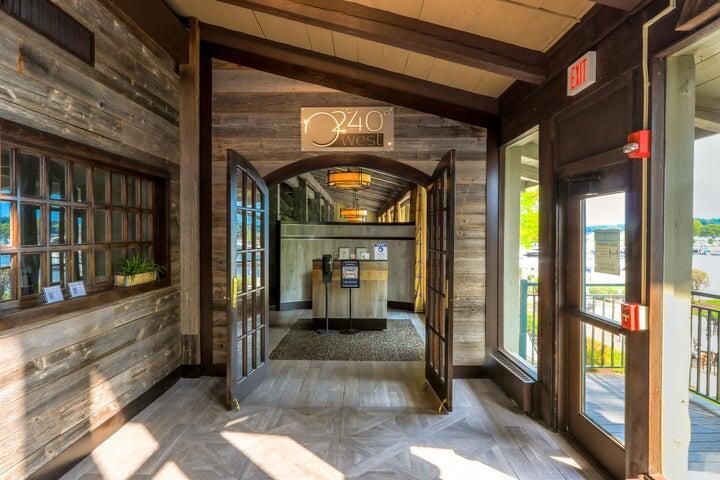 269 Fontana Boulevard, Unit 570 Fontana, WI 53125 - Photo 27 of 33 Restaurant