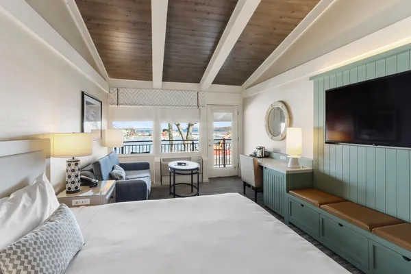 $219,000 | 269 Fontana Boulevard, Unit 2570, Fontana, WI 53125