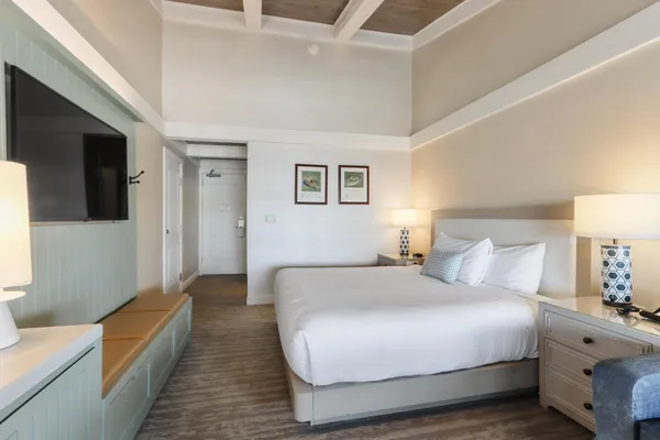 $219,000 | 269 Fontana Boulevard, Unit 2570, Fontana, WI 53125