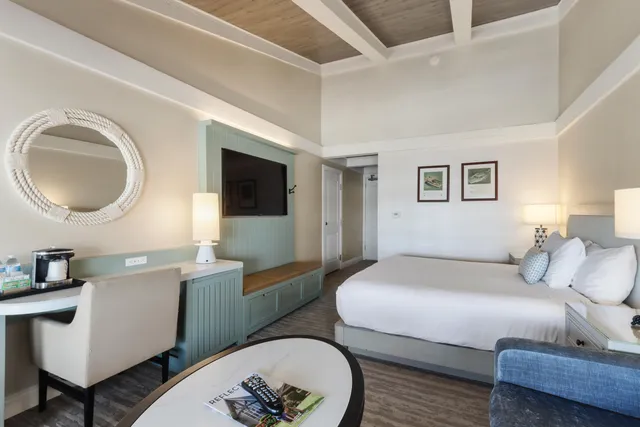 $235,000 | 269 Fontana Boulevard, Unit 570, Fontana, WI 53125