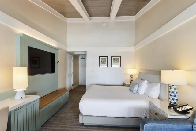 $235,000 | 269 Fontana Boulevard, Unit 570, Fontana, WI 53125