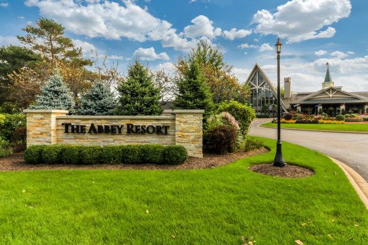 269 Fontana Boulevard, Unit 570 Fontana, WI 53125 - Photo 7 of 33 Entry