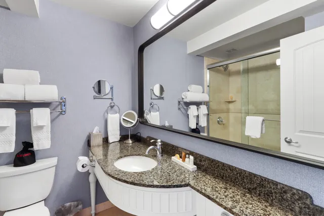 $235,000 | 269 Fontana Boulevard, Unit 570, Fontana, WI 53125