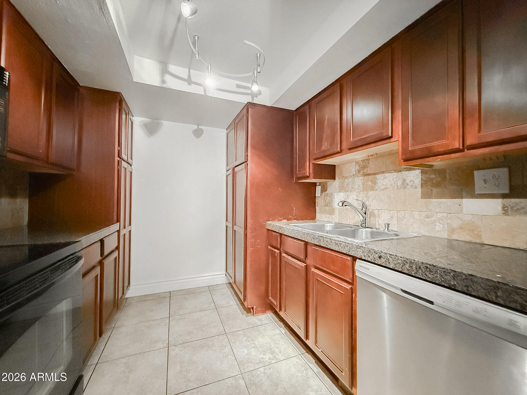3825 East Camelback Road, Unit 215 Phoenix, AZ 85018 - Photo 9 of 24 Photo Apr 16 2026, 12 25 32 PM