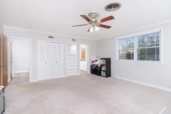a view of a livingroom with a workspace