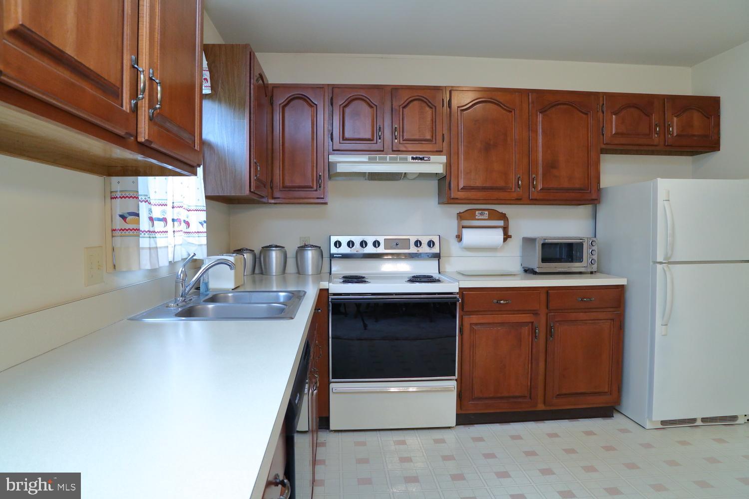 102 Homestead Drive Lititz, PA 17543 - Photo 11 of 17 Gallery Image 11