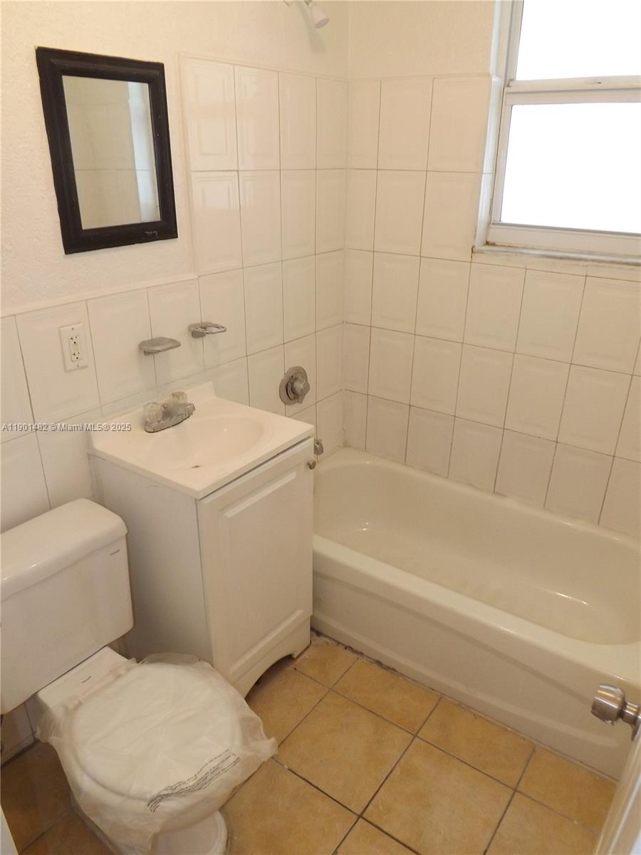 160 Northwest 11th Terrace, Unit 2 Miami, FL 33136 - Photo 5 of 9 a bathroom with a toilet sink and bathtub