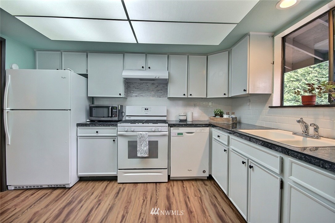 18834 Southeast 134th Place Renton, WA 98059 - Photo 11 of 39 Gallery Image 11