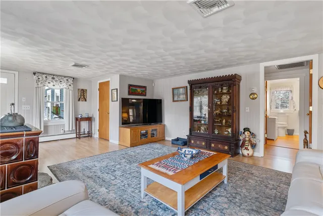 $729,900 | 723 Nooseneck Hill Road, West Greenwich, RI 02817