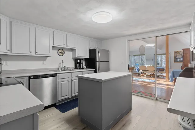 $729,900 | 723 Nooseneck Hill Road, West Greenwich, RI 02817