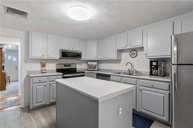 $729,900 | 723 Nooseneck Hill Road, West Greenwich, RI 02817