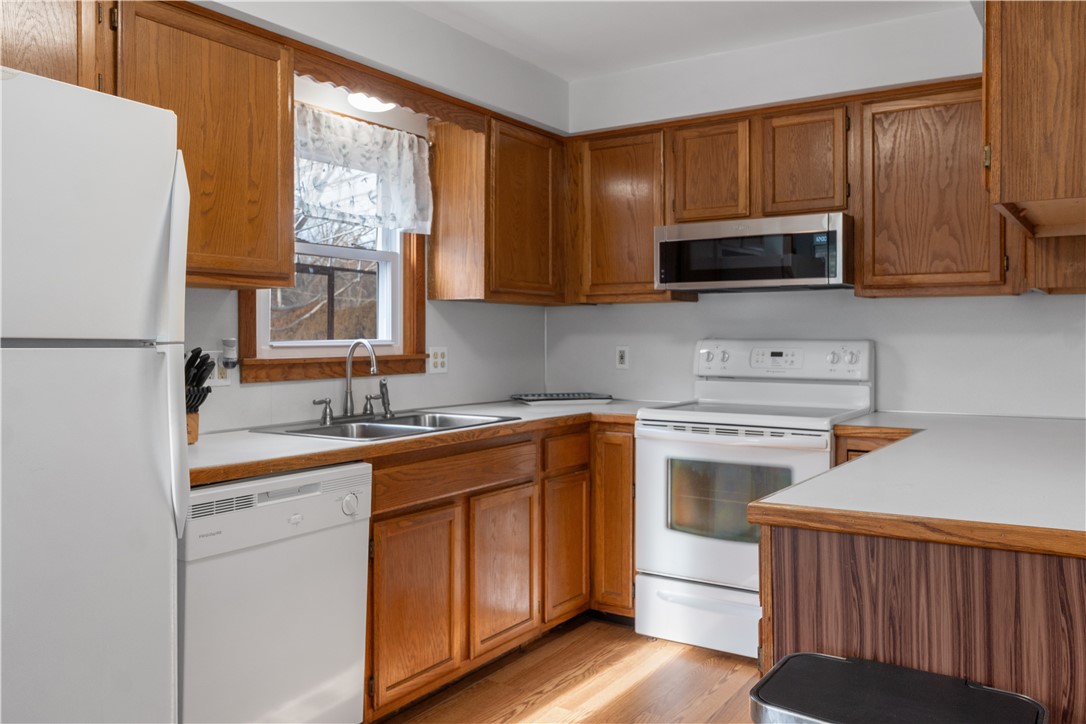 723 Nooseneck Hill Road West Greenwich, RI 02817 - Photo 37 of 47