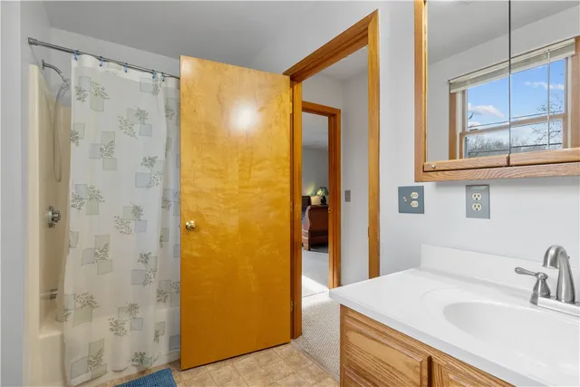 $729,900 | 723 Nooseneck Hill Road, West Greenwich, RI 02817