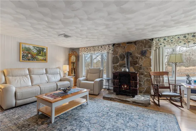 $729,900 | 723 Nooseneck Hill Road, West Greenwich, RI 02817