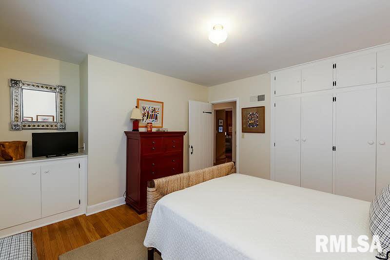 2315 Fairhaven Road Davenport, IA 52803 - Photo 16 of 24 Gallery Image 16