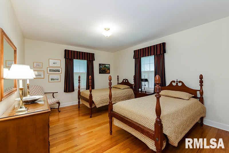 2315 Fairhaven Road Davenport, IA 52803 - Photo 17 of 24 Gallery Image 17