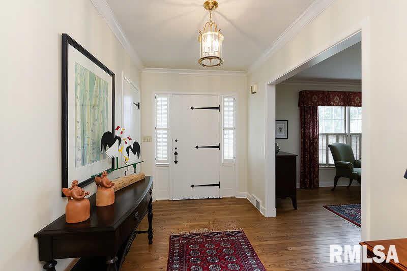 2315 Fairhaven Road Davenport, IA 52803 - Photo 3 of 24 Gallery Image 3