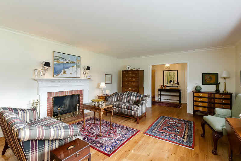 2315 Fairhaven Road Davenport, IA 52803 - Photo 5 of 24 Gallery Image 5