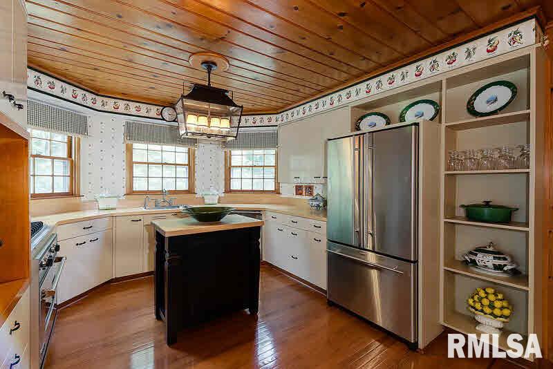 2315 Fairhaven Road Davenport, IA 52803 - Photo 7 of 24 Gallery Image 7