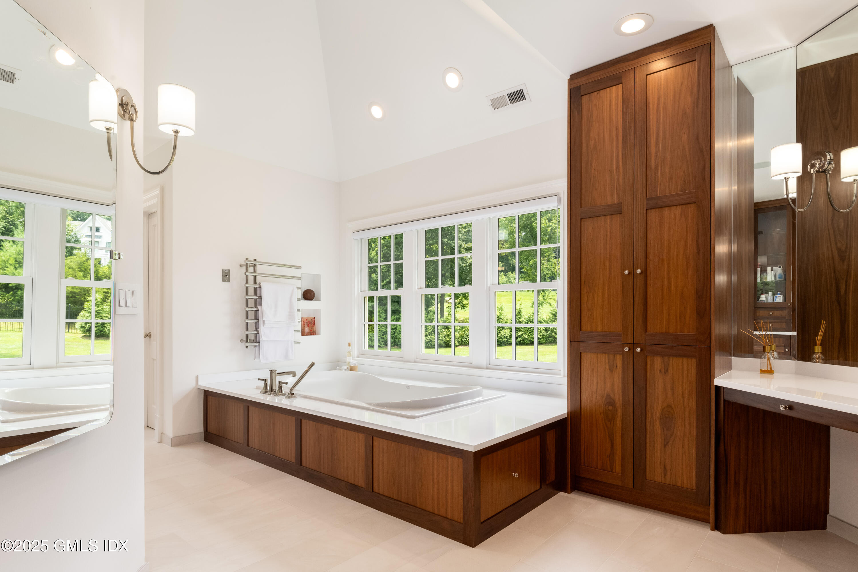 28 Thunder Mountain Road Greenwich, CT 06831 - Photo 19 of 32 a bathroom with a tub sink and mirror