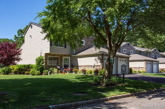 $3,890 | 5000 Townhouse Drive, Unit 1203, Coram, NY 11727