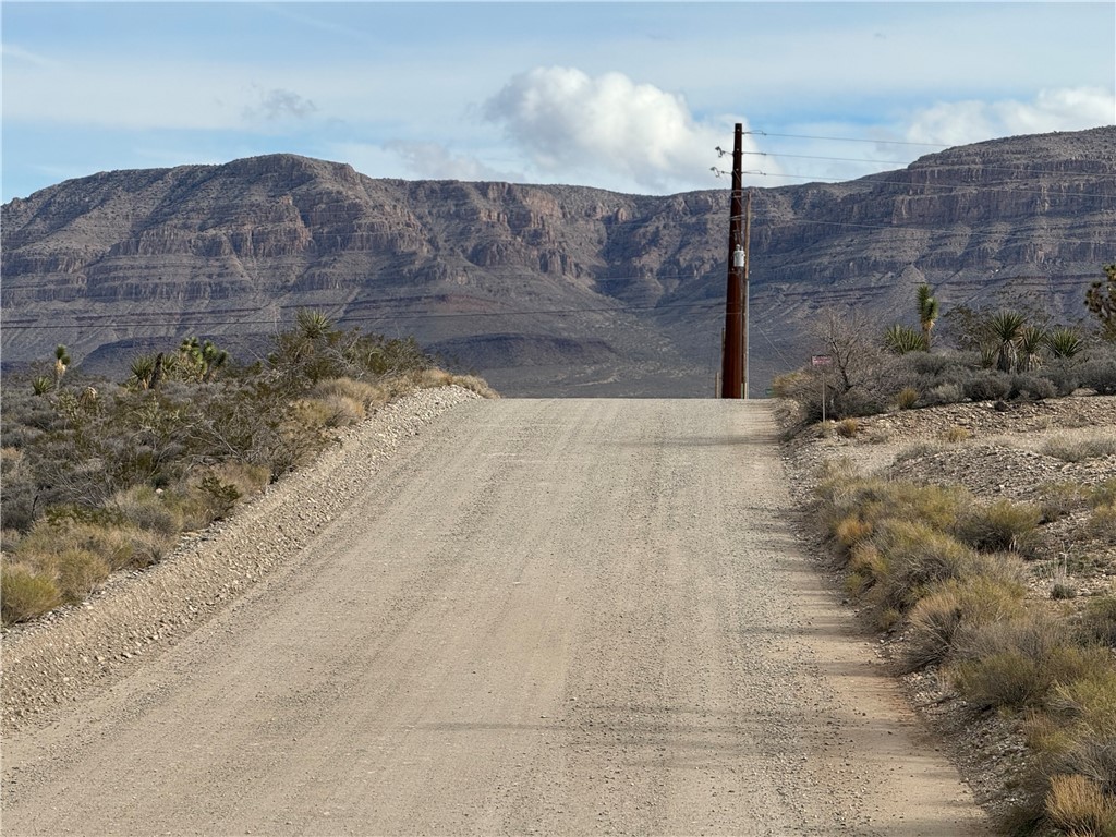 27335 Pear Meadview, AZ 86444 - Photo 2 of 13 Well maintained road