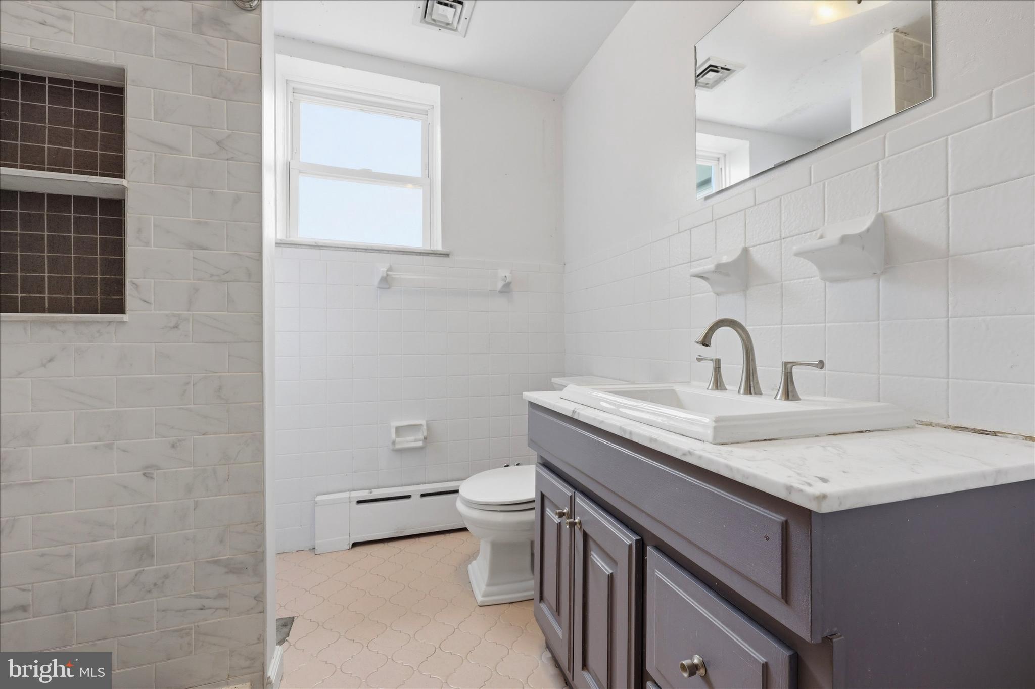 1108 Wolf Street Philadelphia, PA 19148 - Photo 19 of 25 Full Bathroom