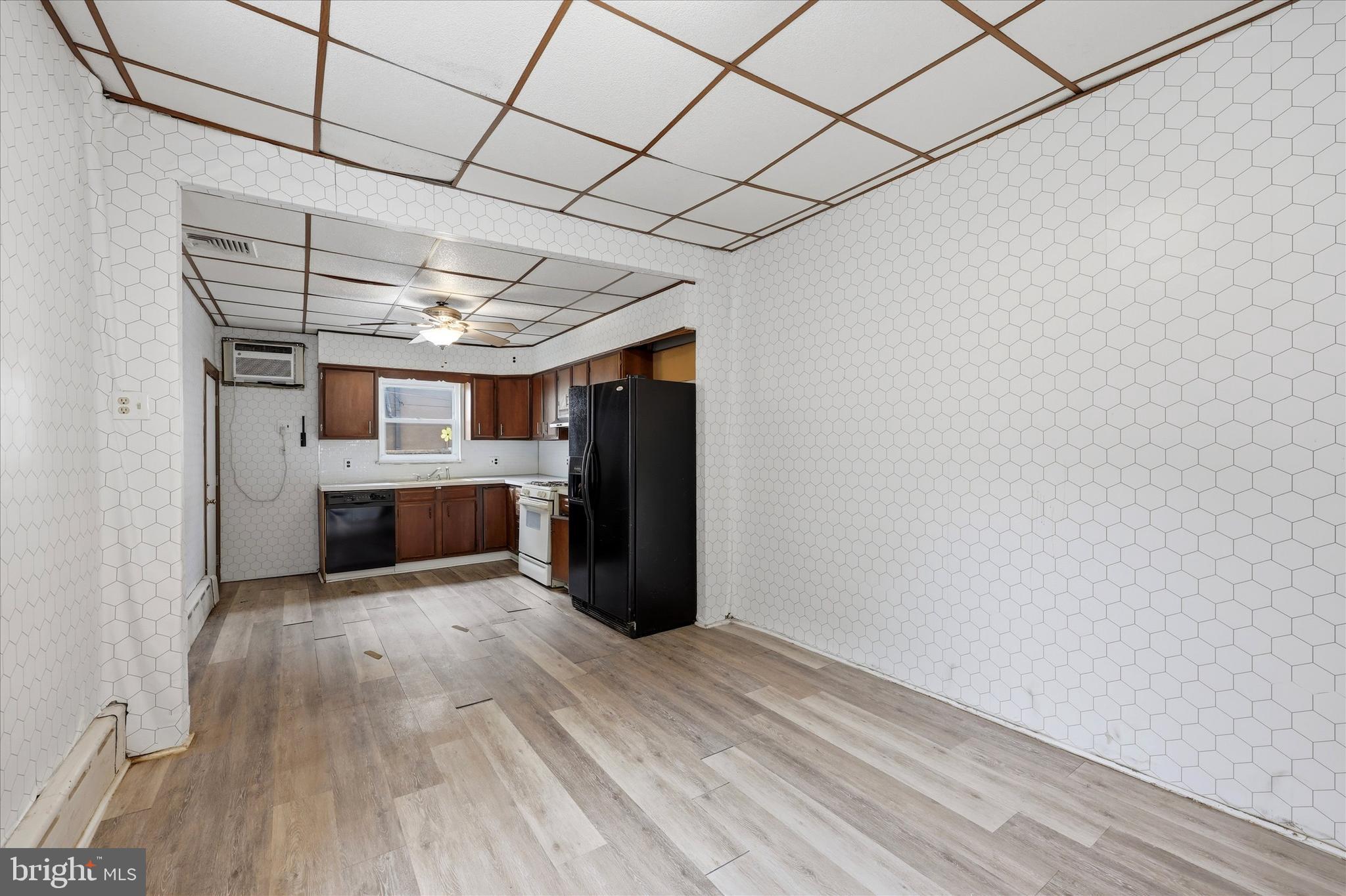 1108 Wolf Street Philadelphia, PA 19148 - Photo 8 of 25 Dining room / Kitchen