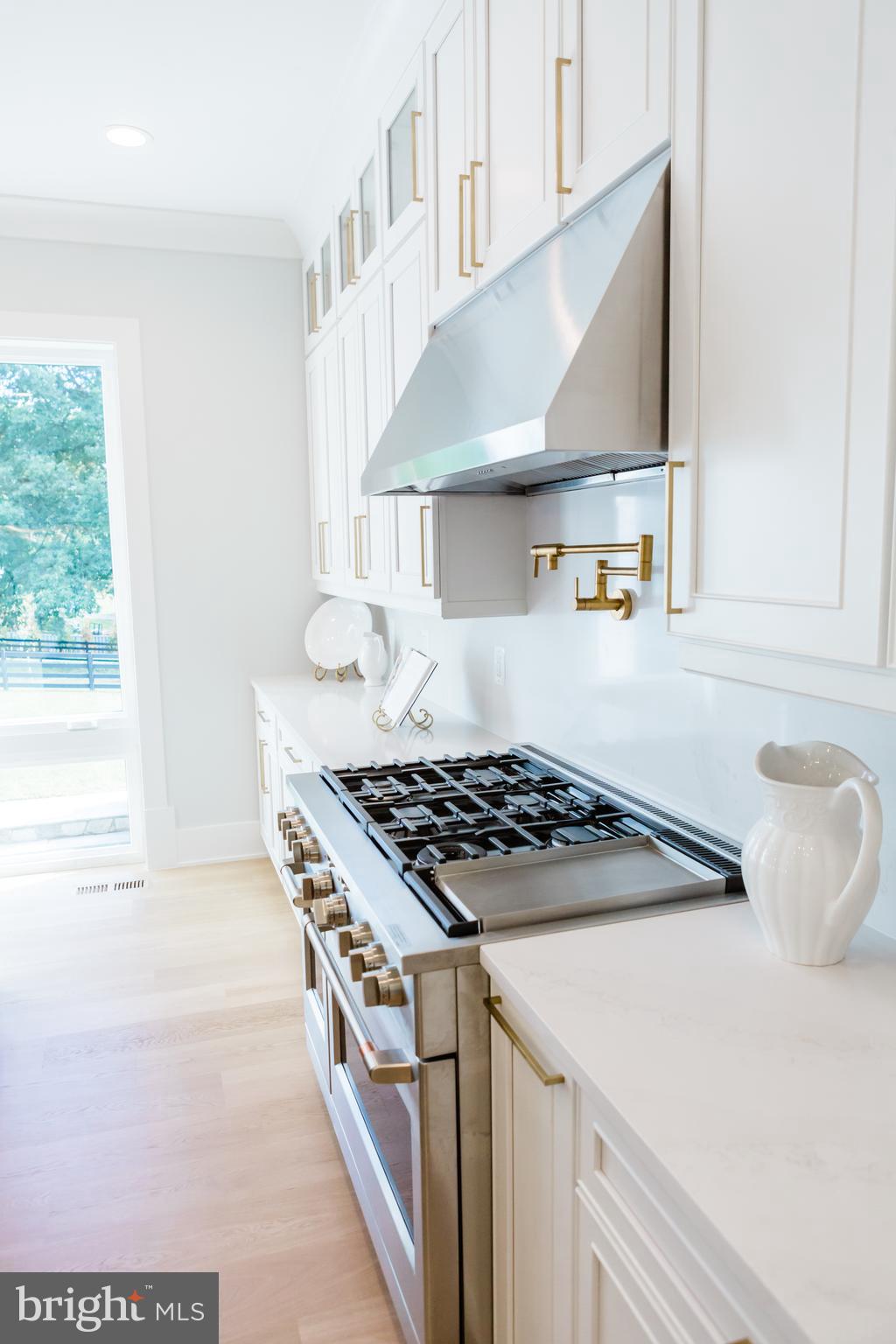 1101 Clover Drive McLean, VA 22101 - Photo 11 of 54 Kitchen