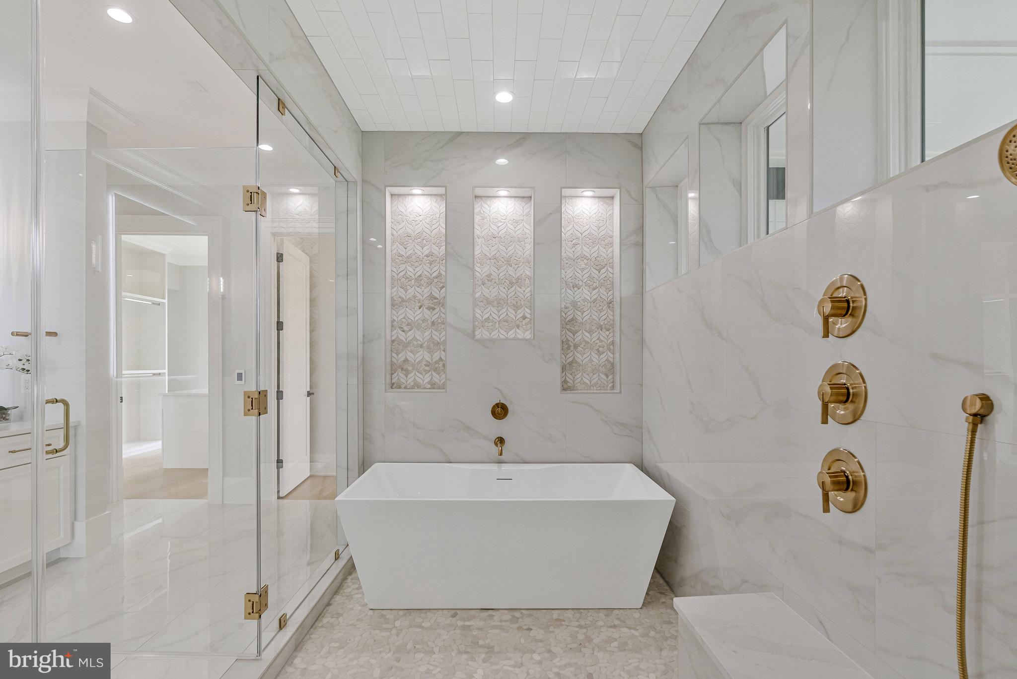 1101 Clover Drive McLean, VA 22101 - Photo 39 of 54 French Bath