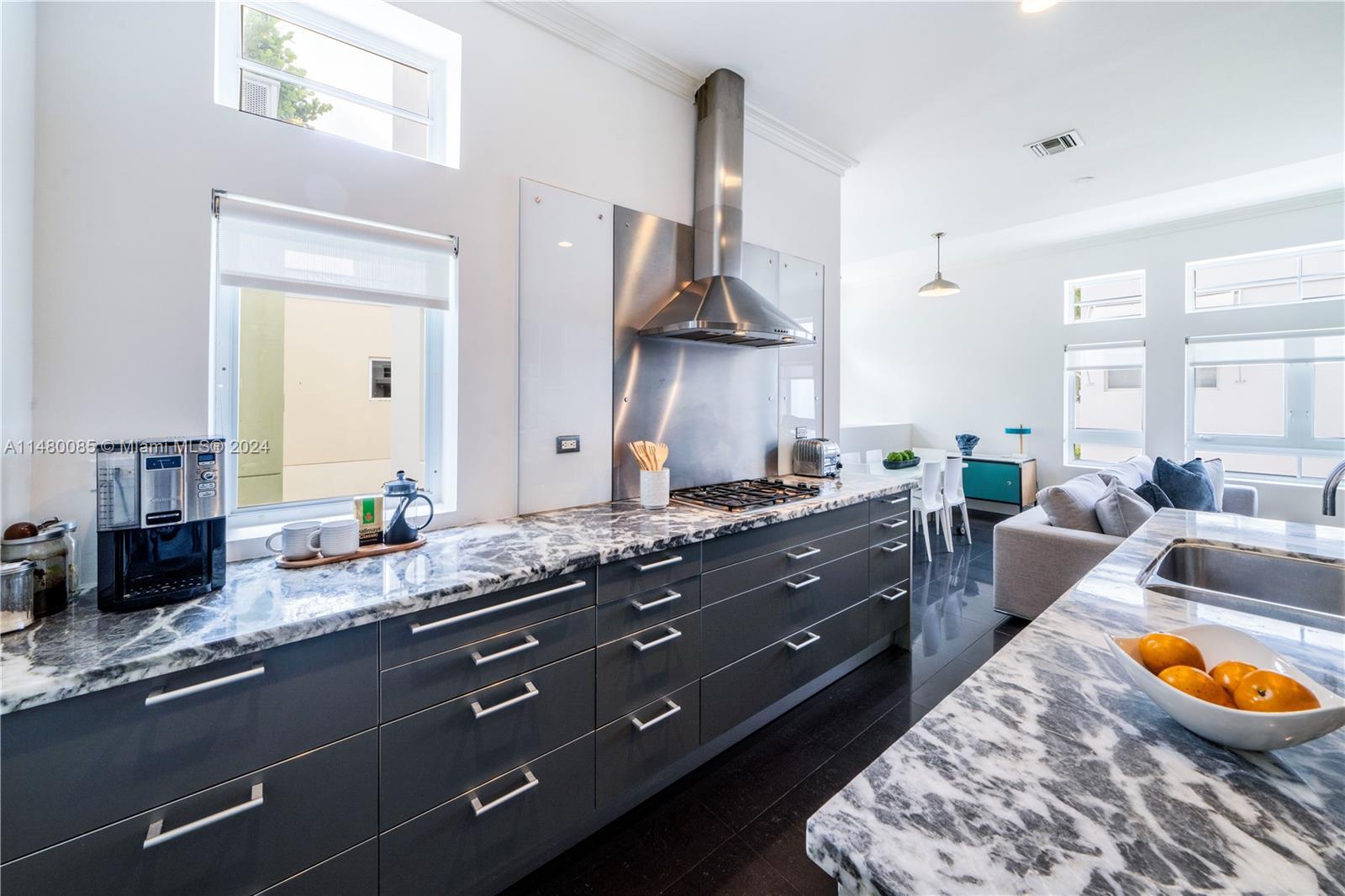 6010 Aqua Path Miami Beach, FL 33141 - Photo 20 of 65