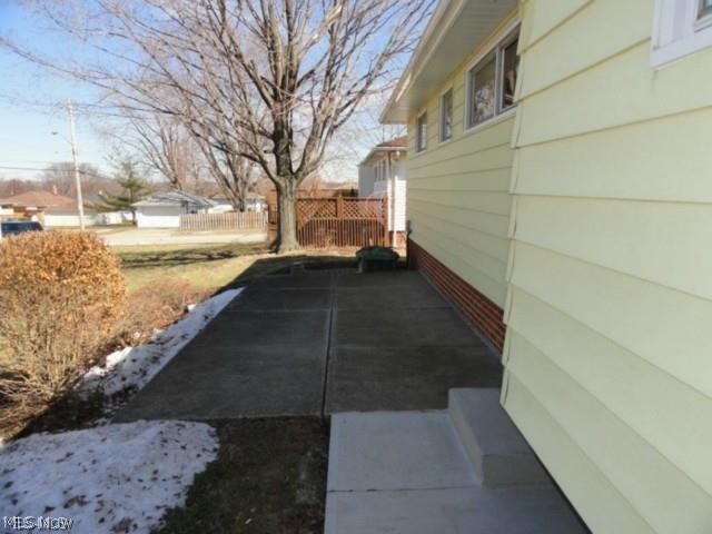 3120 Dentzler Road Parma, OH 44134 - Photo 5 of 8