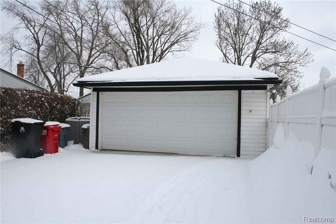 19601 Frazho Road Roseville, MI 48066 - Photo 40 of 40 IMG_3333.JPG