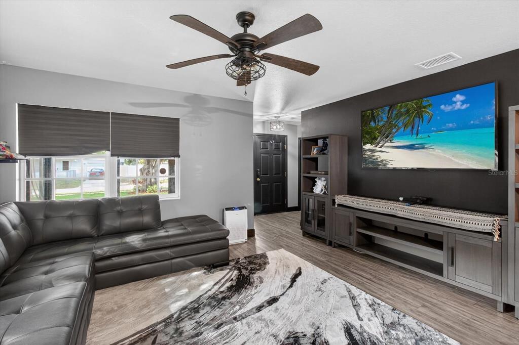 1005 13th Avenue Northwest Largo, FL 33770 - Photo 7 of 54