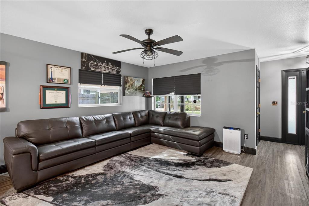 1005 13th Avenue Northwest Largo, FL 33770 - Photo 8 of 54