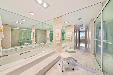 $995,000 | 100 Lakeshore Drive, Unit 251, North Palm Beach, FL 33408