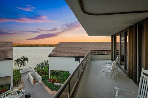 $995,000 | 100 Lakeshore Drive, Unit 251, North Palm Beach, FL 33408