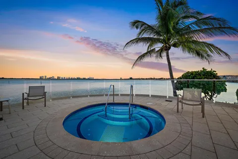 $995,000 | 100 Lakeshore Drive, Unit 251, North Palm Beach, FL 33408