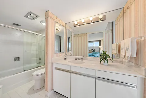 $995,000 | 100 Lakeshore Drive, Unit 251, North Palm Beach, FL 33408