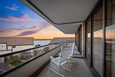 $995,000 | 100 Lakeshore Drive, Unit 251, North Palm Beach, FL 33408