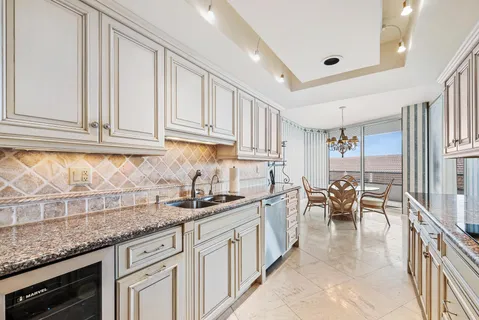 $995,000 | 100 Lakeshore Drive, Unit 251, North Palm Beach, FL 33408