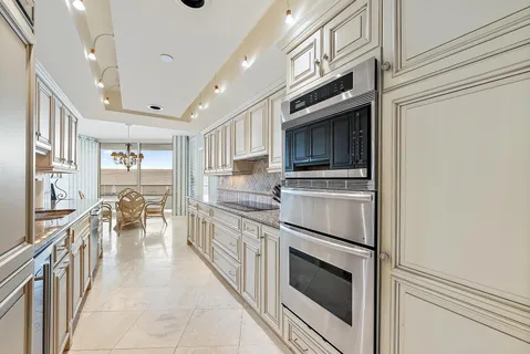 $995,000 | 100 Lakeshore Drive, Unit 251, North Palm Beach, FL 33408