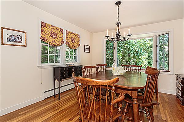 18 Hollywood Road Winchester, MA 01890 - Photo 4 of 20 Gallery Image 4