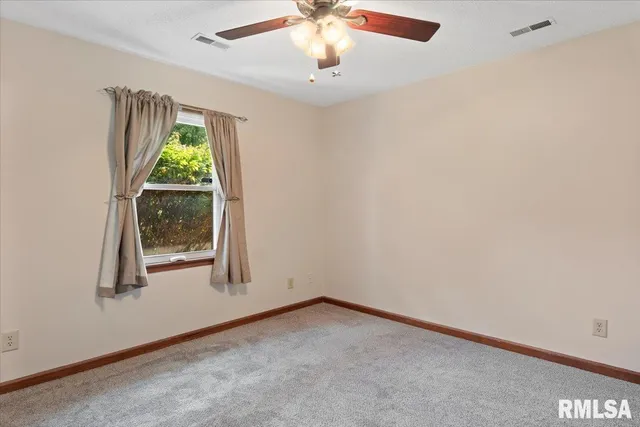 $165,000 | 109 North Violet Drive, Auburn, IL 62615