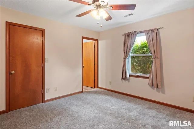 $165,000 | 109 North Violet Drive, Auburn, IL 62615