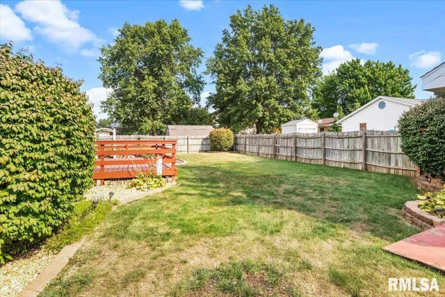 $165,000 | 109 North Violet Drive, Auburn, IL 62615