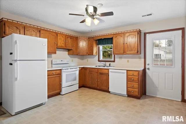 $165,000 | 109 North Violet Drive, Auburn, IL 62615