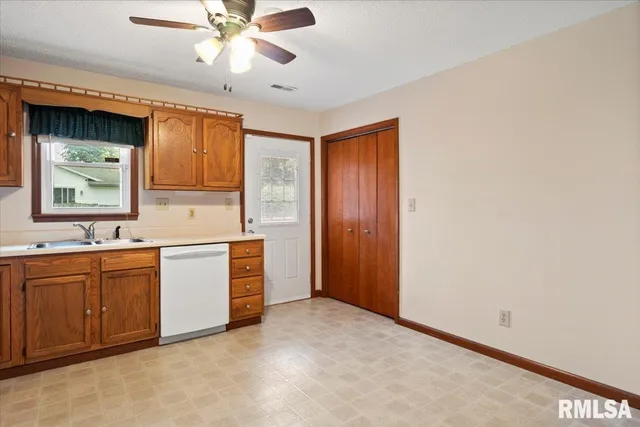 $165,000 | 109 North Violet Drive, Auburn, IL 62615